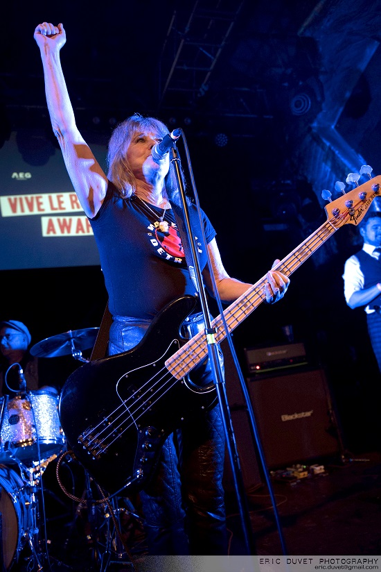 Suzi Quatro performing at the 2019 Vive Le Rock Awards. Photo by Eric Duvet.