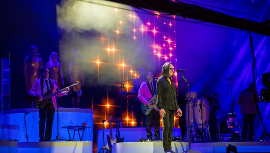 Todd Rundgren performing his Clearly Human virtual tour show