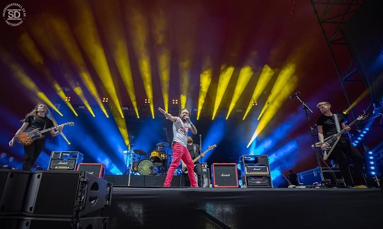 Massive Wagons at the Download Pilot festival.