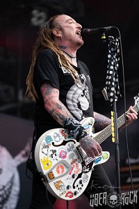 Ginger Wildheart of The Wildhearts performing at Steelhouse 2021