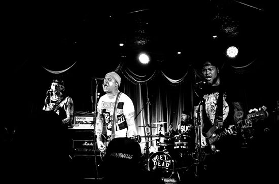 THE ÜBER ROCK SINGLES CLUB DAILY PICK – HEARTWELLS