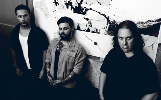 THE ÜBER ROCK SINGLES CLUB DAILY PICK – SILVER DOLLAR ROOM