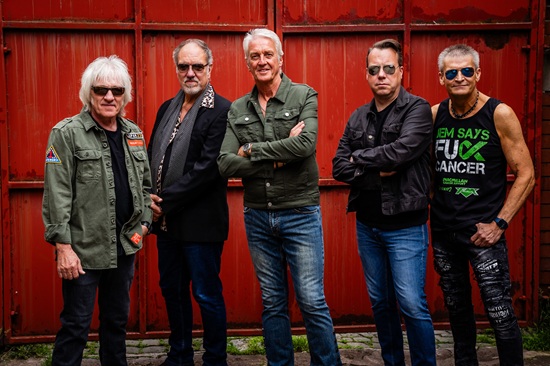 THE ÜBER ROCK SINGLES CLUB DAILY PICK – FM