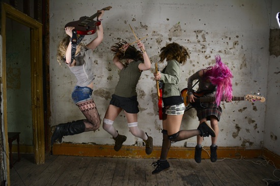 THE ÜBER RÖCK SINGLES CLUB DAILY PICK – RED IVORY