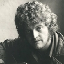 Mick Abrahams, the original guitarist with folk rock veterans Jethro Tull, has died at the age of 82.