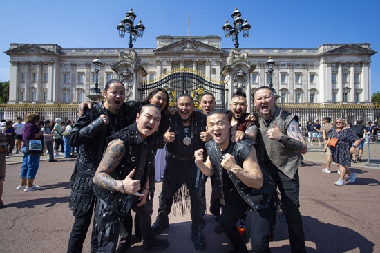 The HU at Buckingham Palace by PhotographicGenius